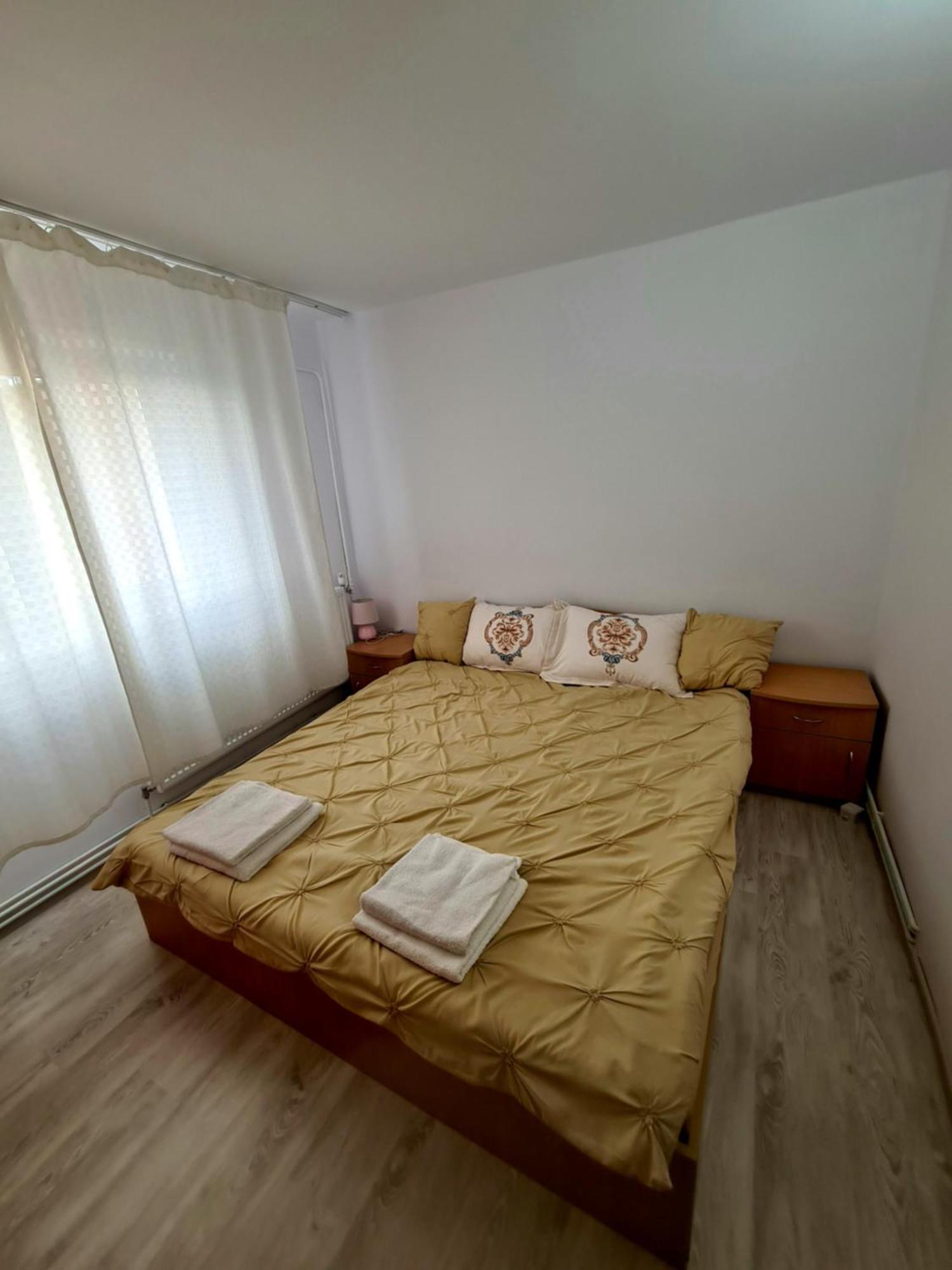 Apartament 2 Camere Etaj 4 Din 4 Craiova Bagian luar foto